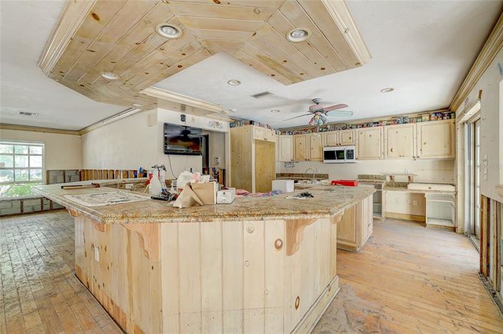 Image No.10-2 Bed Property for sale