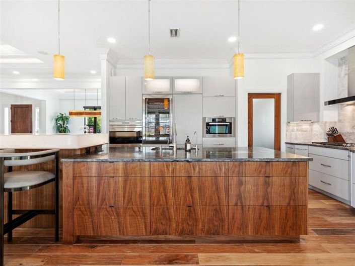 Image No.17-4 Bed Property for sale