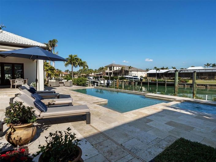 Image No.28-4 Bed Property for sale