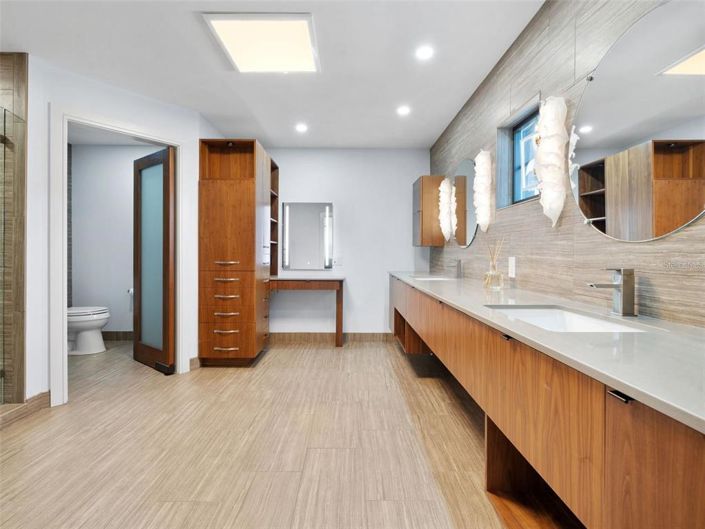 Image No.38-4 Bed Property for sale