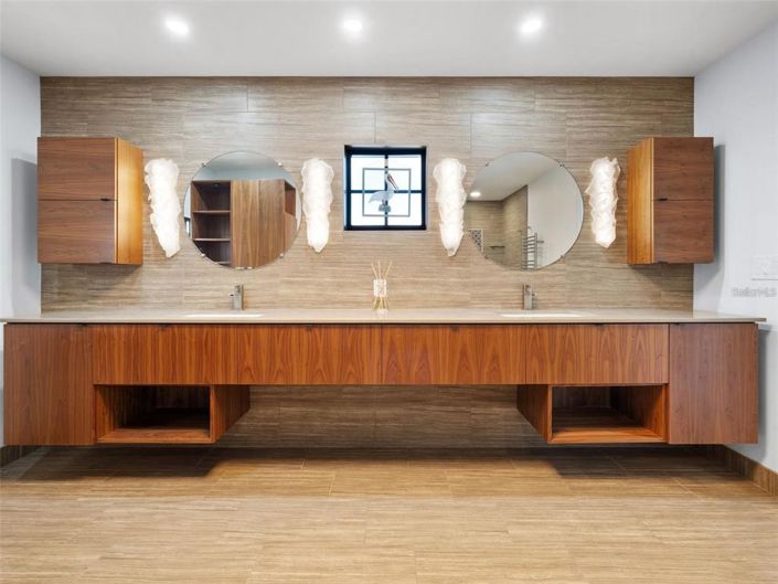 Image No.39-4 Bed Property for sale