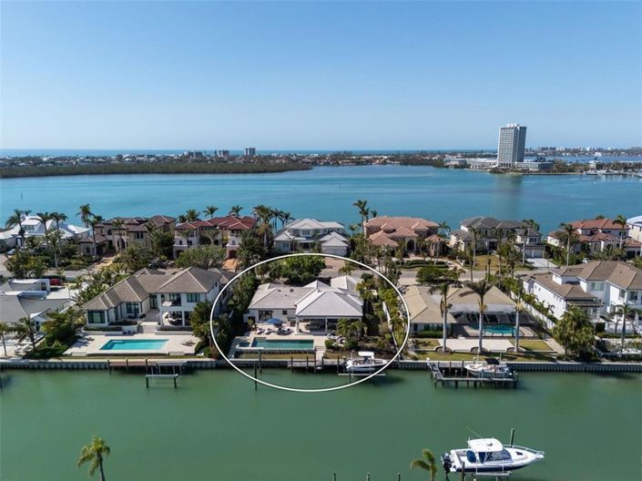 Image No.4-4 Bed Property for sale