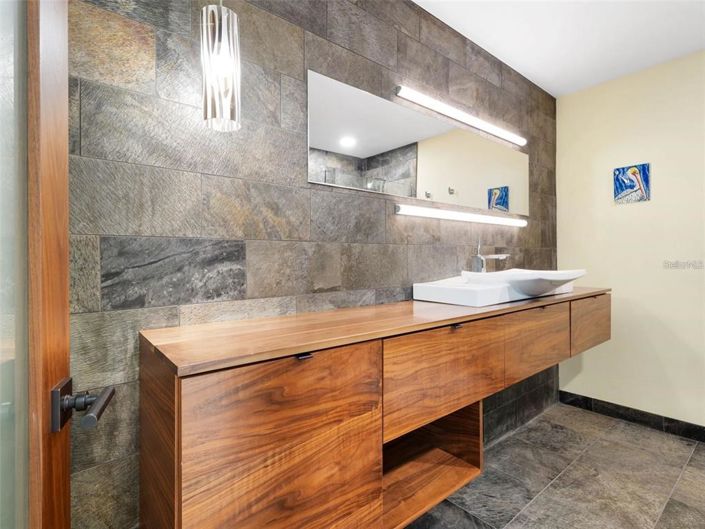 Image No.46-4 Bed Property for sale