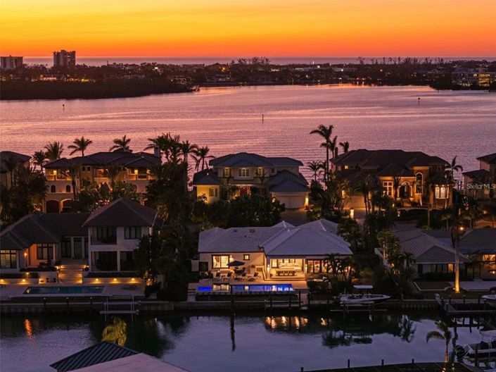 Image No.62-4 Bed Property for sale