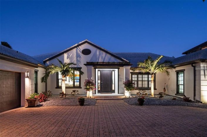 Image No.66-4 Bed Property for sale