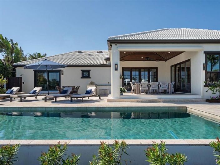 Image No.8-4 Bed Property for sale