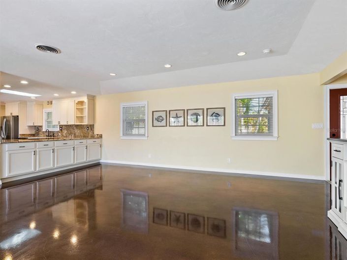 Image No.10-4 Bed Property for sale