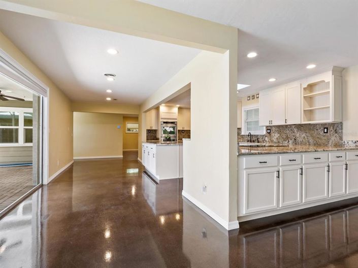 Image No.12-4 Bed Property for sale