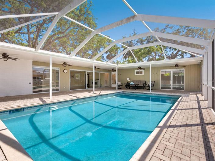 Image No.17-4 Bed Property for sale