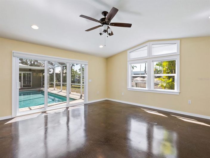 Image No.19-4 Bed Property for sale