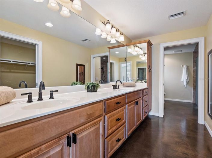 Image No.20-4 Bed Property for sale