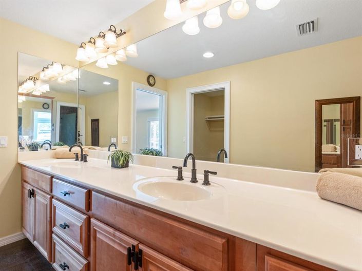 Image No.21-4 Bed Property for sale