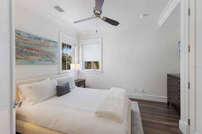 Image No.32-4 Bed Property for sale