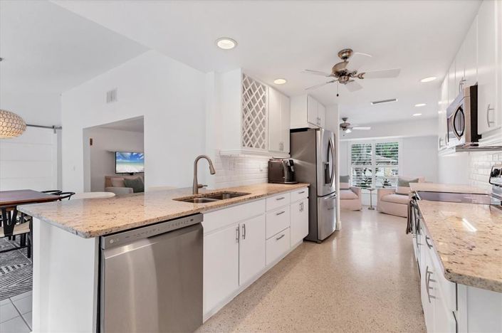 Image No.10-3 Bed Property for sale