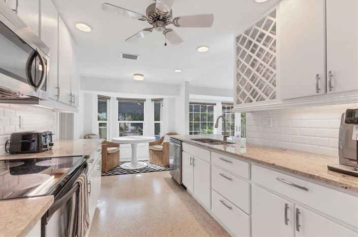 Image No.11-3 Bed Property for sale