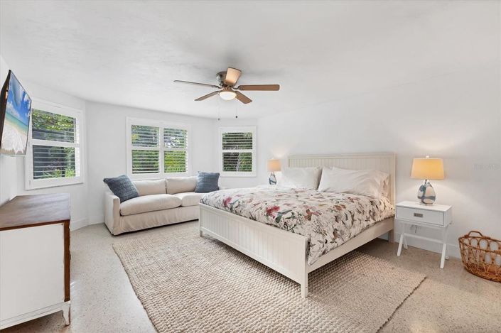 Image No.21-3 Bed Property for sale