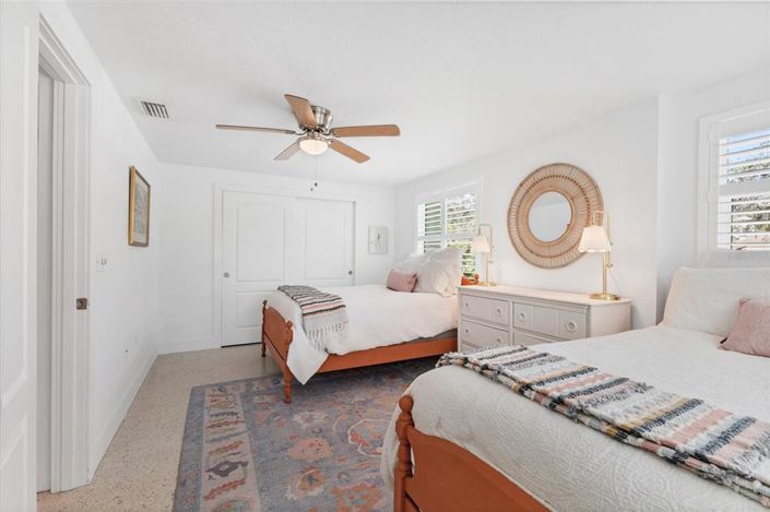 Image No.28-3 Bed Property for sale