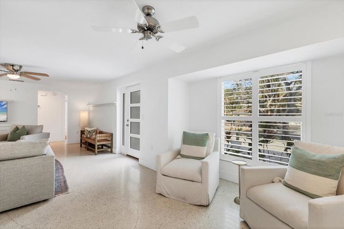 Image No.8-3 Bed Property for sale