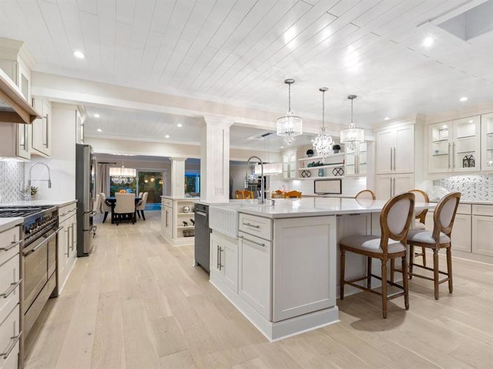 Image No.10-4 Bed Property for sale