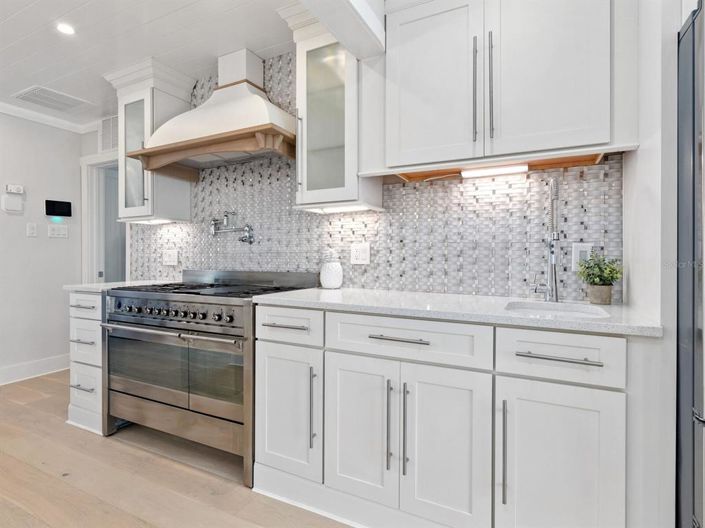 Image No.13-4 Bed Property for sale