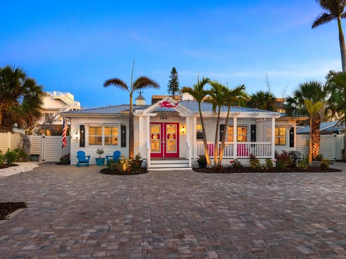 Image No.2-4 Bed Property for sale