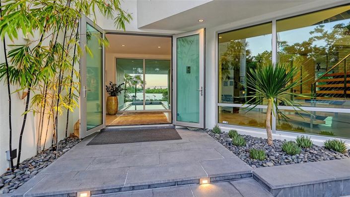 Image No.10-4 Bed Property for sale