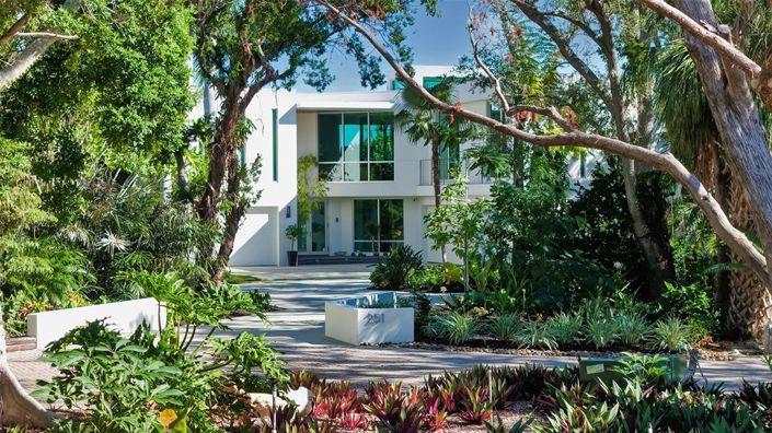 Image No.2-4 Bed Property for sale