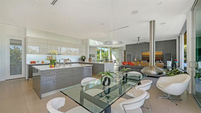 Image No.27-4 Bed Property for sale