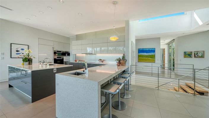 Image No.32-4 Bed Property for sale