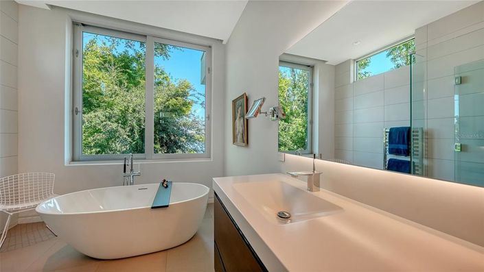 Image No.35-4 Bed Property for sale