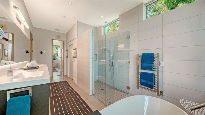 Image No.36-4 Bed Property for sale