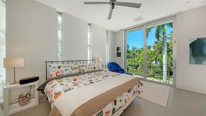 Image No.38-4 Bed Property for sale