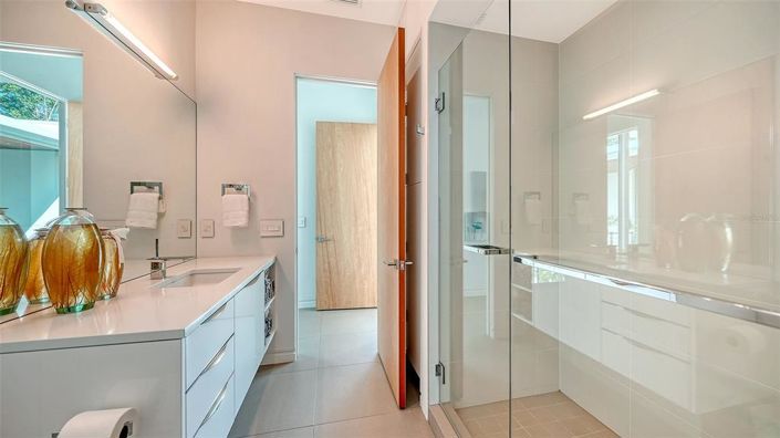 Image No.40-4 Bed Property for sale