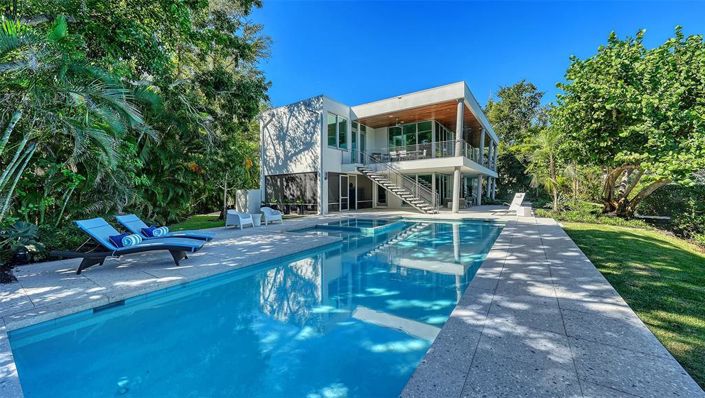 Image No.56-4 Bed Property for sale