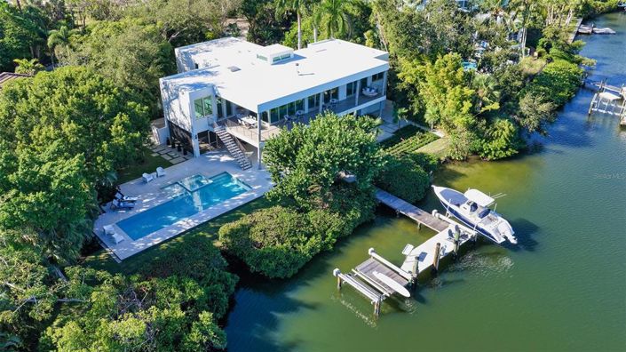 Image No.71-4 Bed Property for sale