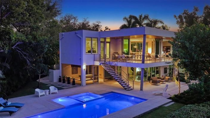 Image No.72-4 Bed Property for sale