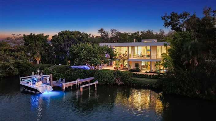 Image No.74-4 Bed Property for sale