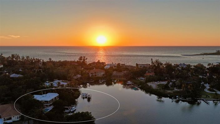 Image No.80-4 Bed Property for sale