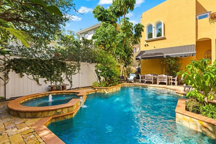 Image No.52-4 Bed Property for sale