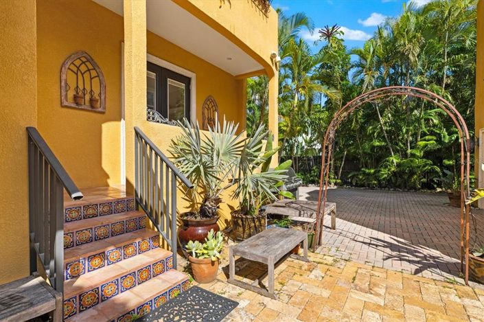 Image No.56-4 Bed Property for sale