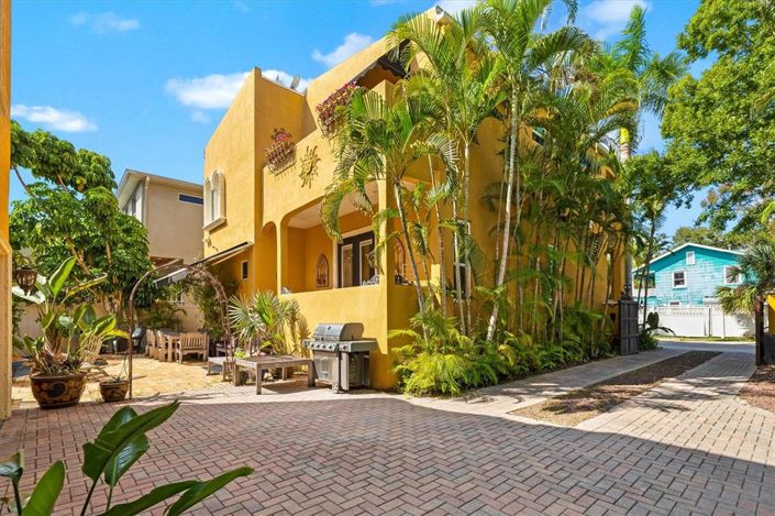 Image No.67-4 Bed Property for sale