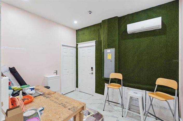 Image No.17-5 Bed Property for sale