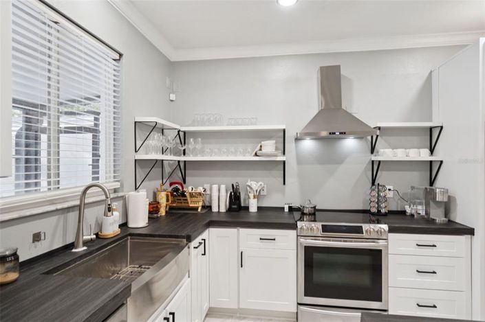 Image No.19-5 Bed Property for sale