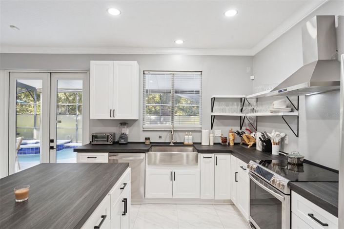 Image No.20-5 Bed Property for sale