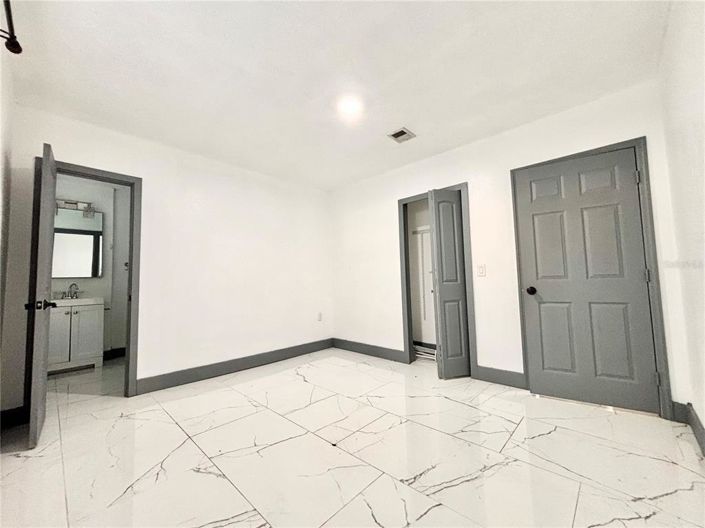 Image No.33-5 Bed Property for sale