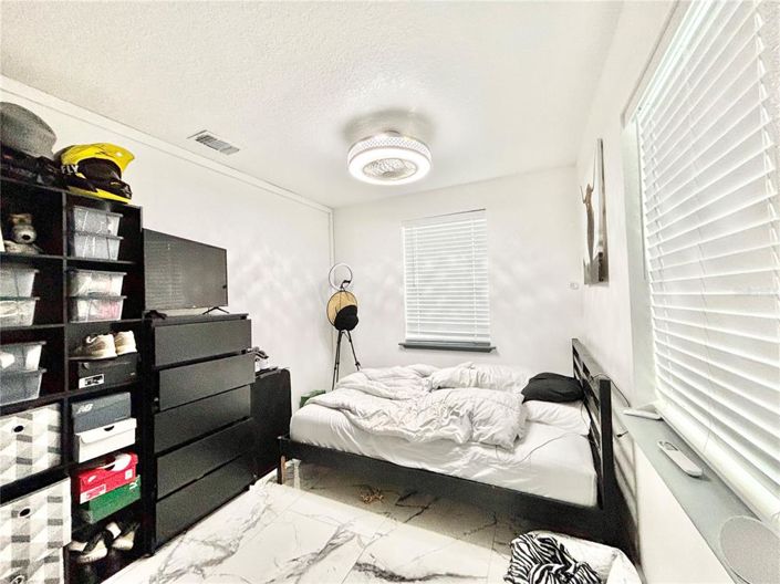 Image No.38-5 Bed Property for sale