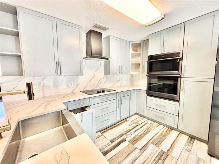 Image No.6-5 Bed Property for sale