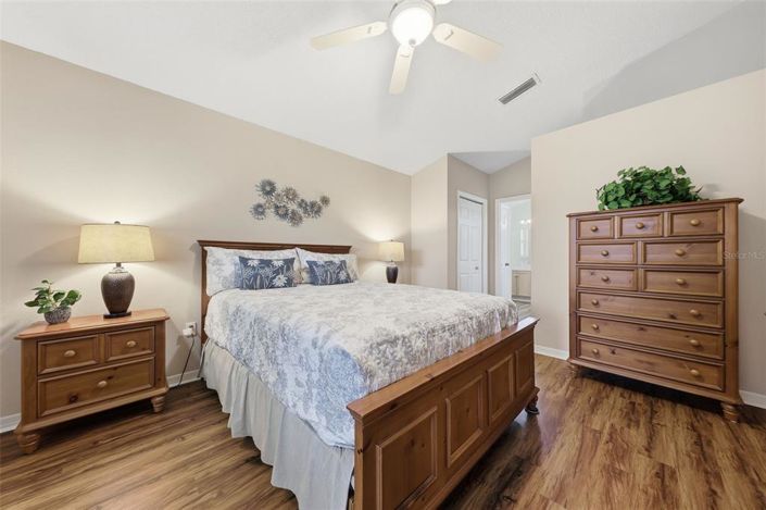 Image No.21-2 Bed Property for sale