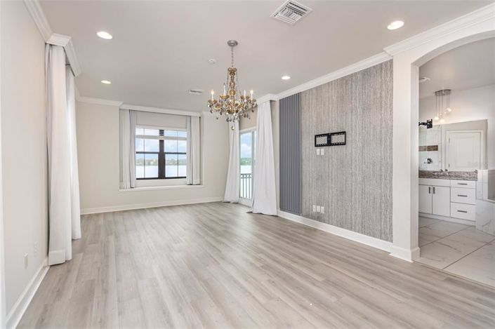 Image No.12-6 Bed Property for sale