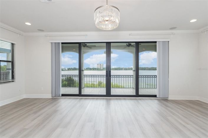 Image No.15-6 Bed Property for sale